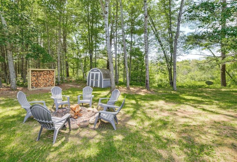 Pembine Cabin W/ Expansive Yard, Fire Pit & Grill!