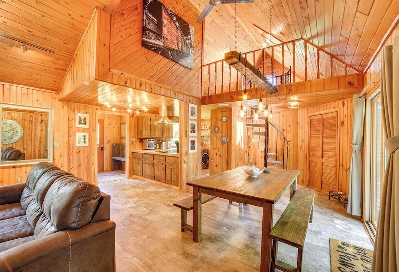 Pembine Cabin W/ Expansive Yard, Fire Pit & Grill!