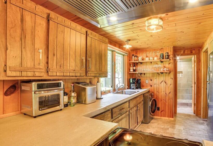 Pembine Cabin W/ Expansive Yard, Fire Pit & Grill!