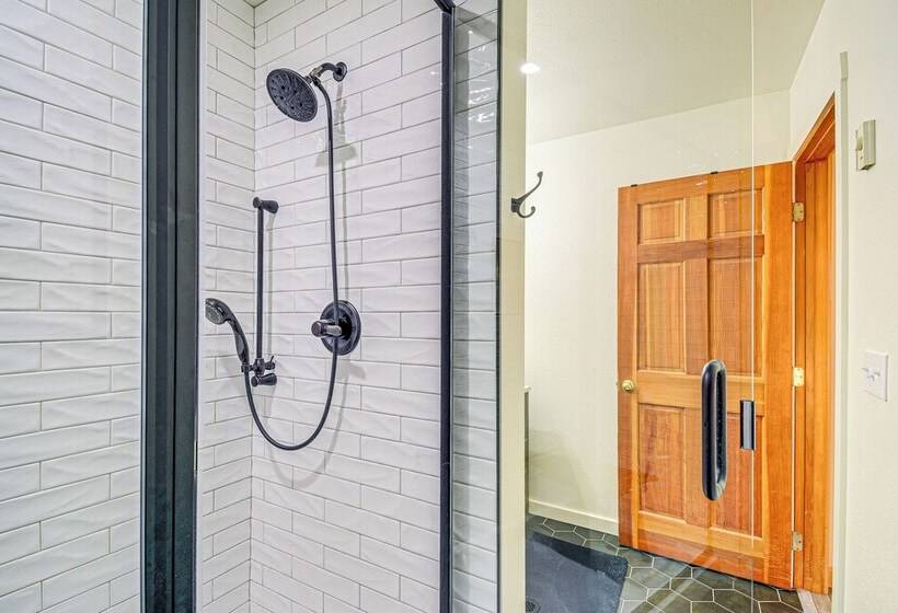 Port Orchard Lakefront Cabin W/ Fire Pit & Grill!