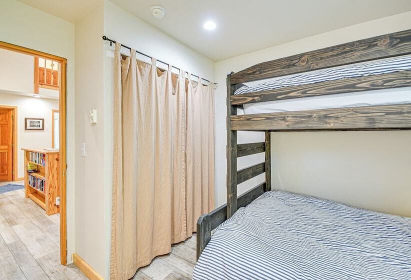 Port Orchard Lakefront Cabin W/ Fire Pit & Grill!