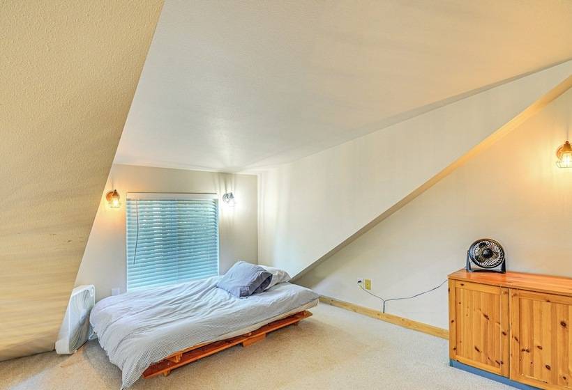 Port Orchard Lakefront Cabin W/ Fire Pit & Grill!