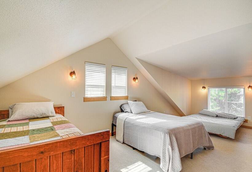 Port Orchard Lakefront Cabin W/ Fire Pit & Grill!