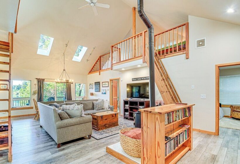 Port Orchard Lakefront Cabin W/ Fire Pit & Grill!