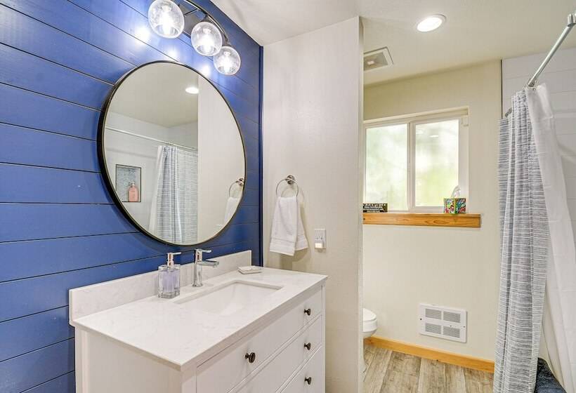 Port Orchard Lakefront Cabin W/ Fire Pit & Grill!