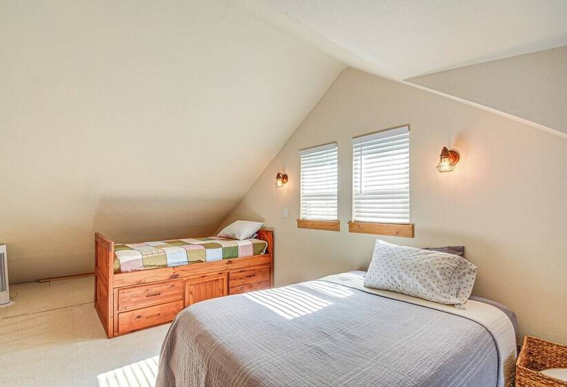 Port Orchard Lakefront Cabin W/ Fire Pit & Grill!