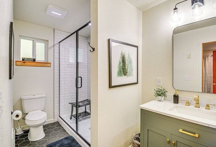 Port Orchard Lakefront Cabin W/ Fire Pit & Grill!