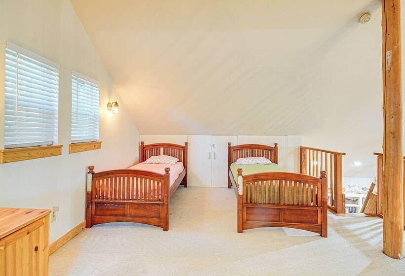 Port Orchard Lakefront Cabin W/ Fire Pit & Grill!