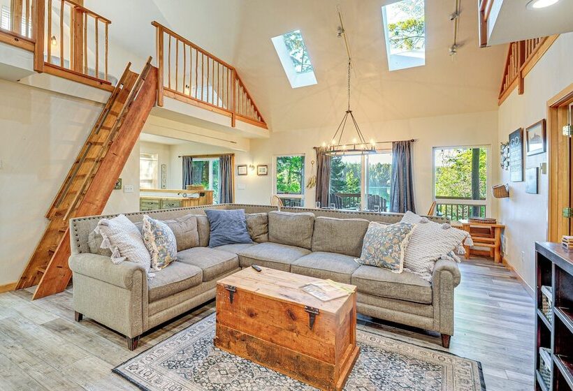 Port Orchard Lakefront Cabin W/ Fire Pit & Grill!