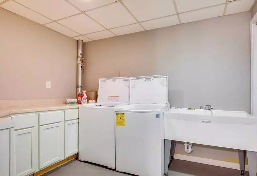 Rhinelander Chain Of Lakes Home W/ River Dock!