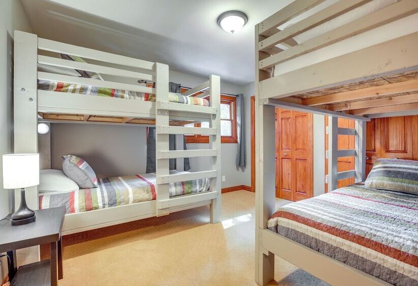 Rhinelander Chain Of Lakes Home W/ River Dock!