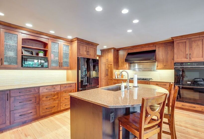 Rhinelander Chain Of Lakes Home W/ River Dock!