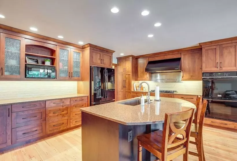 Rhinelander Chain Of Lakes Home W/ River Dock!