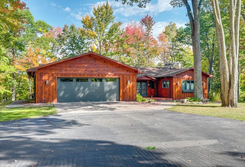 Rhinelander Chain Of Lakes Home W/ River Dock!