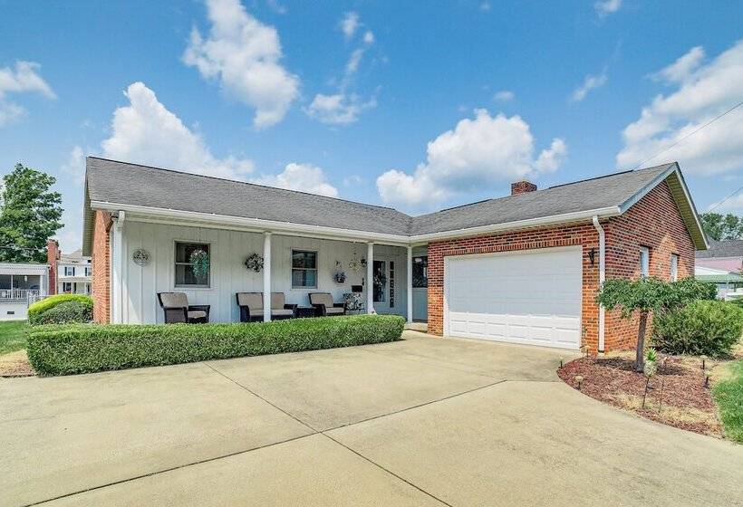 Sistersville Home W/ Sunroom: Half Mi To River