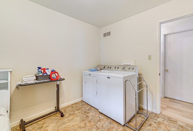 Sistersville Home W/ Sunroom: Half Mi To River