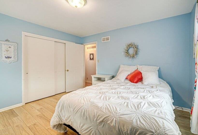 Sistersville Home W/ Sunroom: Half Mi To River