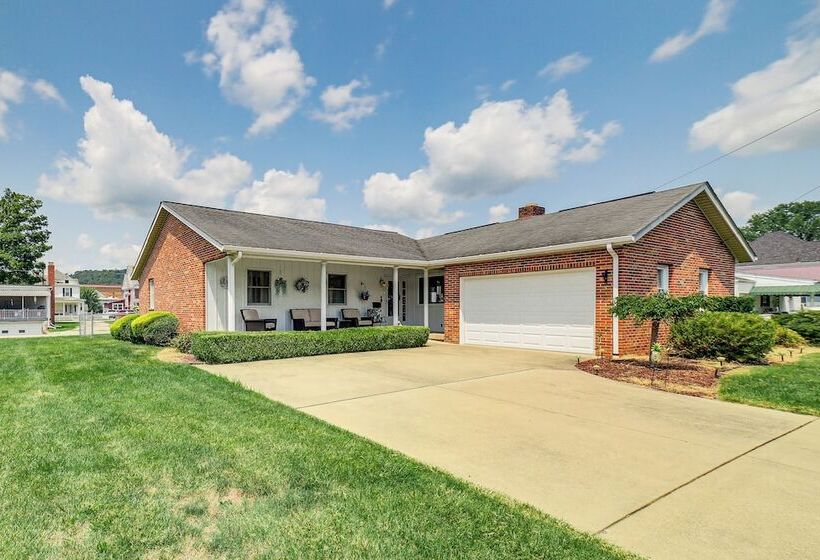 Sistersville Home W/ Sunroom: Half Mi To River