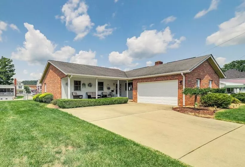 Sistersville Home W/ Sunroom: Half Mi To River