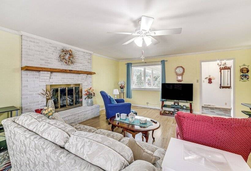 Sistersville Home W/ Sunroom: Half Mi To River