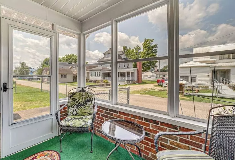 Sistersville Home W/ Sunroom: Half Mi To River