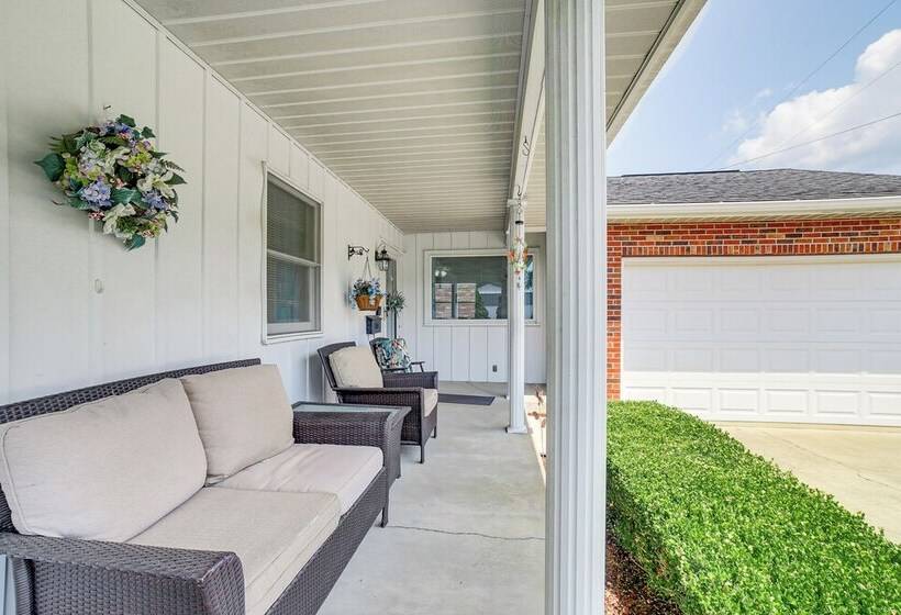 Sistersville Home W/ Sunroom: Half Mi To River