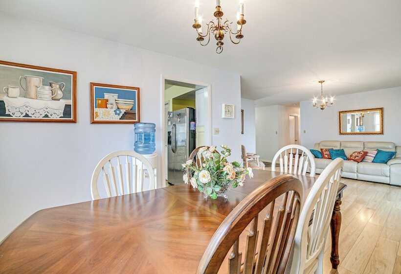 Sistersville Home W/ Sunroom: Half Mi To River