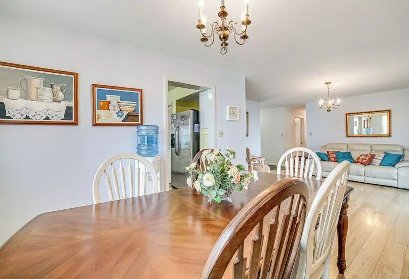 Sistersville Home W/ Sunroom: Half Mi To River