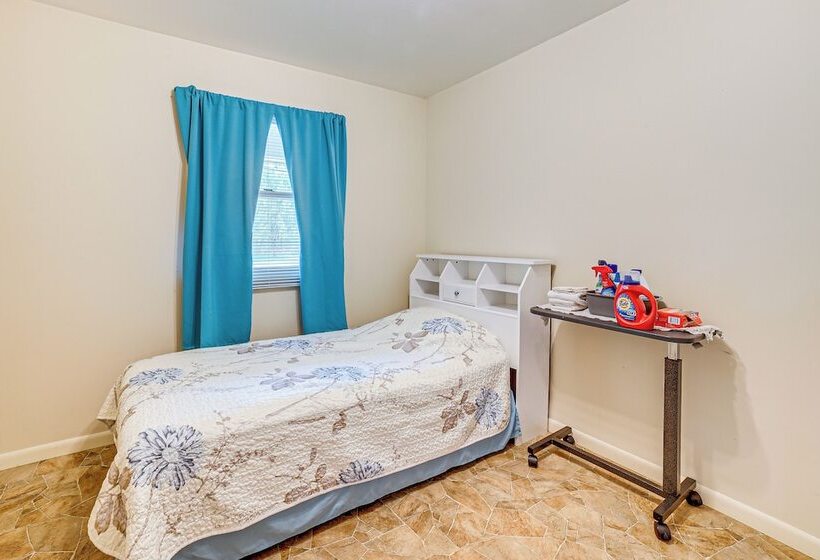 Sistersville Home W/ Sunroom: Half Mi To River