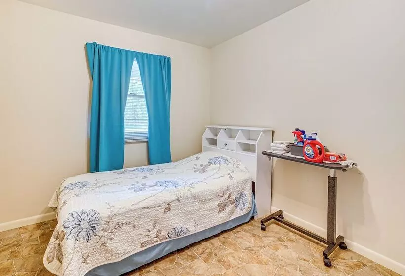 Sistersville Home W/ Sunroom: Half Mi To River