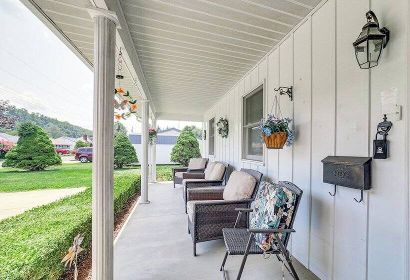 Sistersville Home W/ Sunroom: Half Mi To River