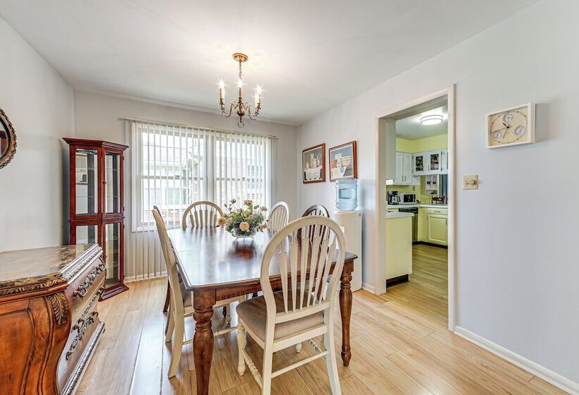 Sistersville Home W/ Sunroom: Half Mi To River