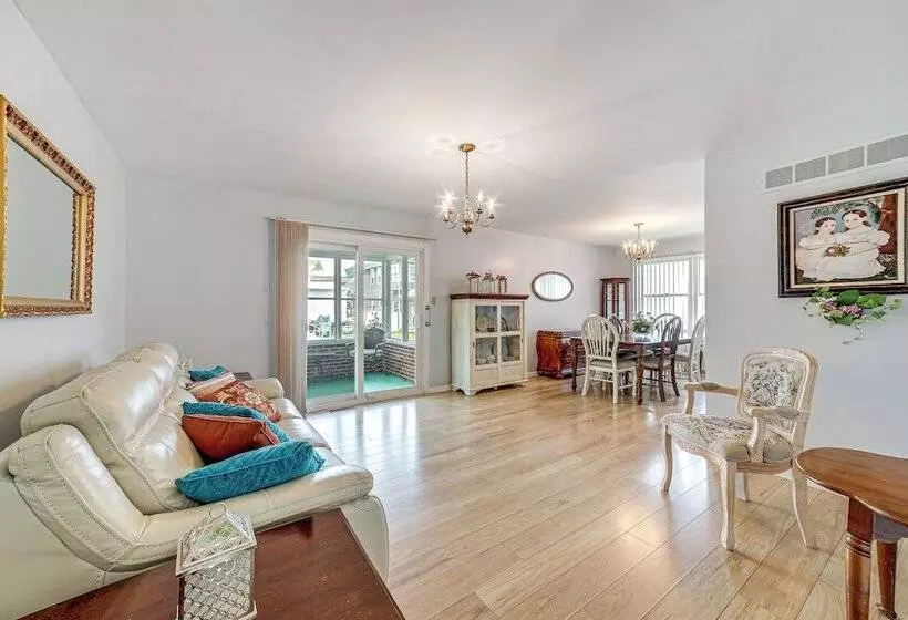 Sistersville Home W/ Sunroom: Half Mi To River