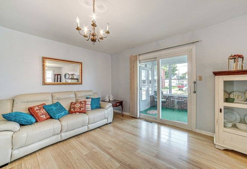 Sistersville Home W/ Sunroom: Half Mi To River