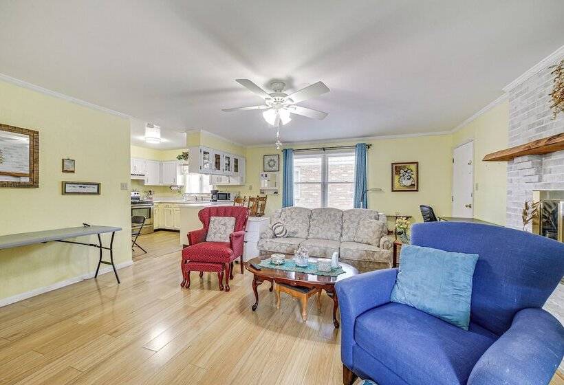 Sistersville Home W/ Sunroom: Half Mi To River