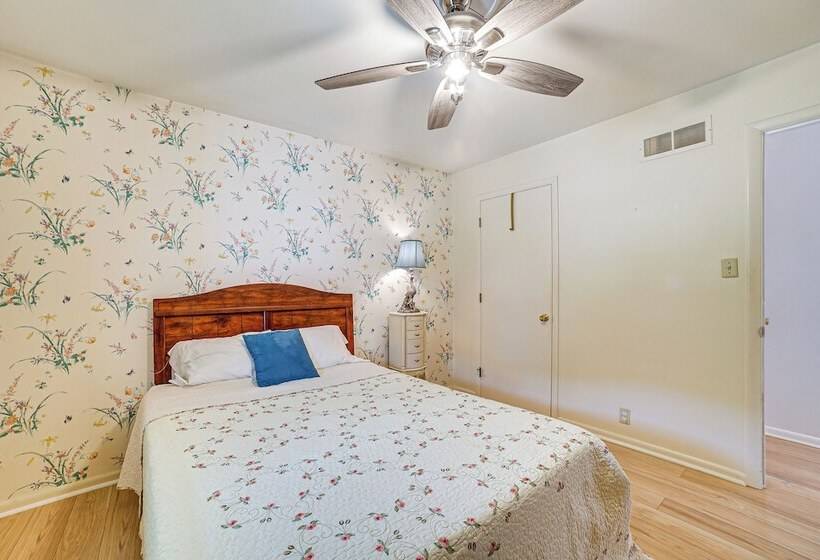 Sistersville Home W/ Sunroom: Half Mi To River