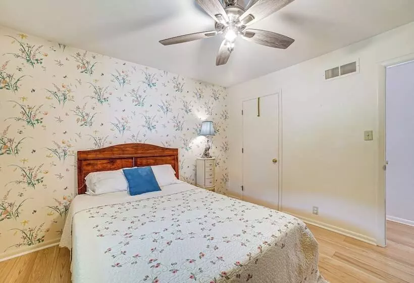 Sistersville Home W/ Sunroom: Half Mi To River