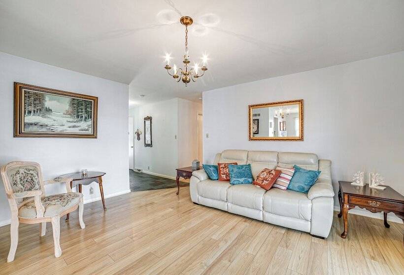 Sistersville Home W/ Sunroom: Half Mi To River