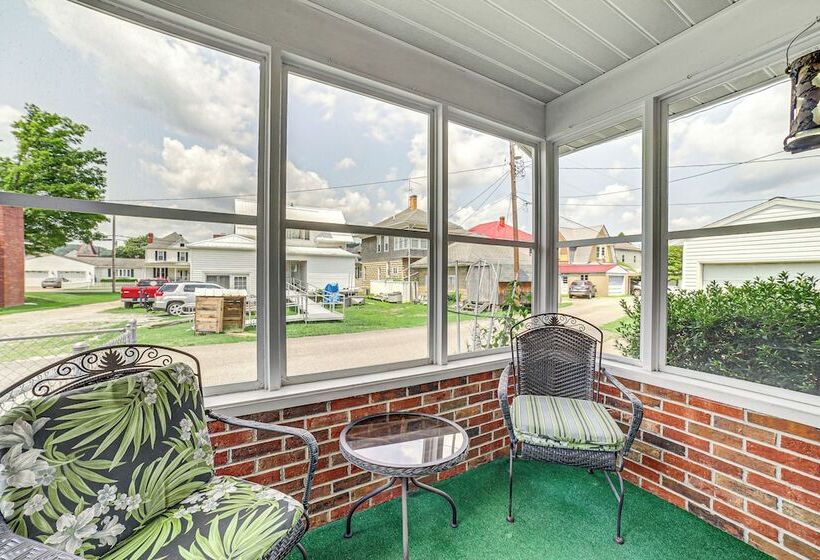 Sistersville Home W/ Sunroom: Half Mi To River