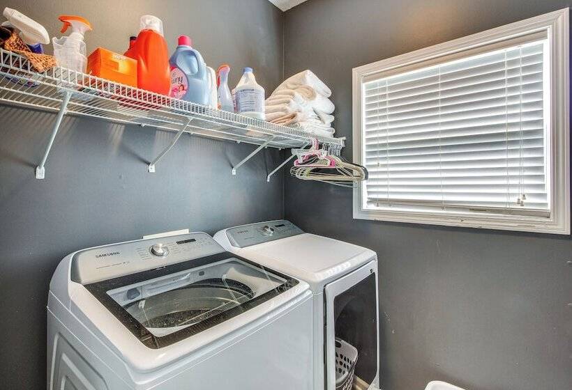 Spacious Olathe Home W/ Fireplace: Near Parks!