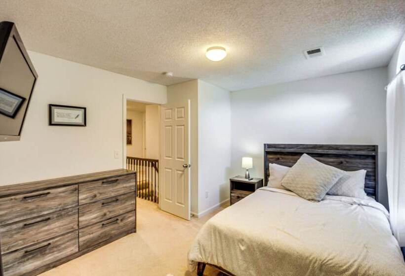 Spacious Olathe Home W/ Fireplace: Near Parks!