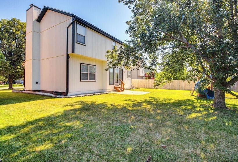 Spacious Olathe Home W/ Fireplace: Near Parks!