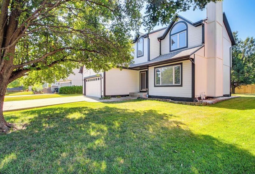 Spacious Olathe Home W/ Fireplace: Near Parks!