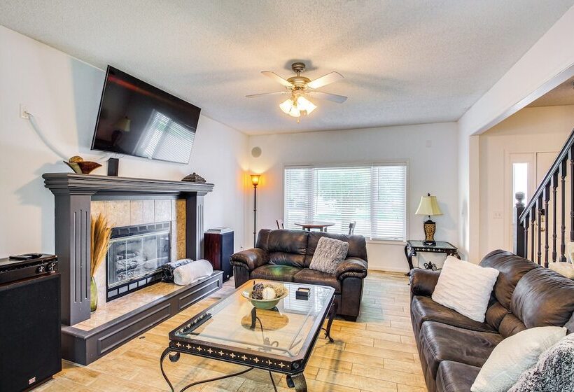 Spacious Olathe Home W/ Fireplace: Near Parks!