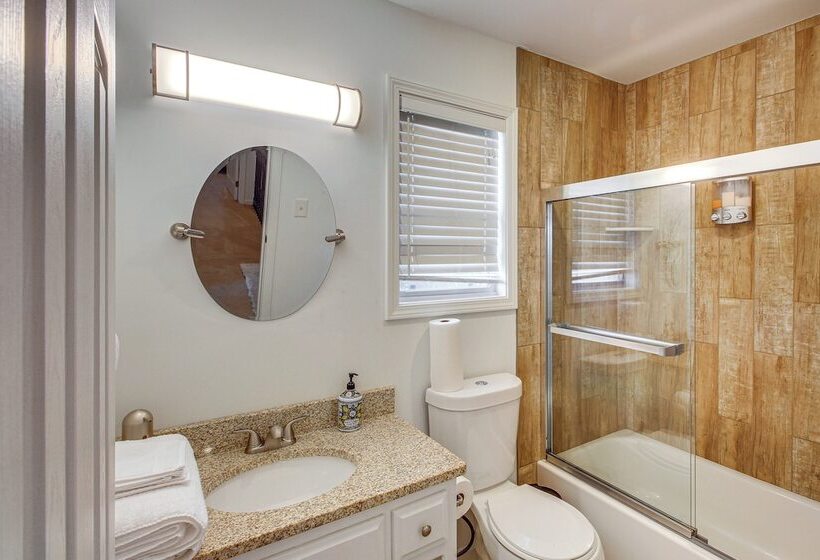 Spacious Olathe Home W/ Fireplace: Near Parks!