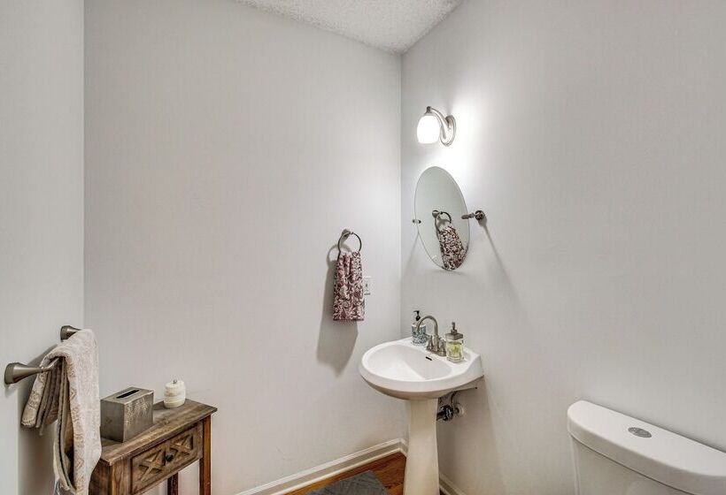 Spacious Olathe Home W/ Fireplace: Near Parks!