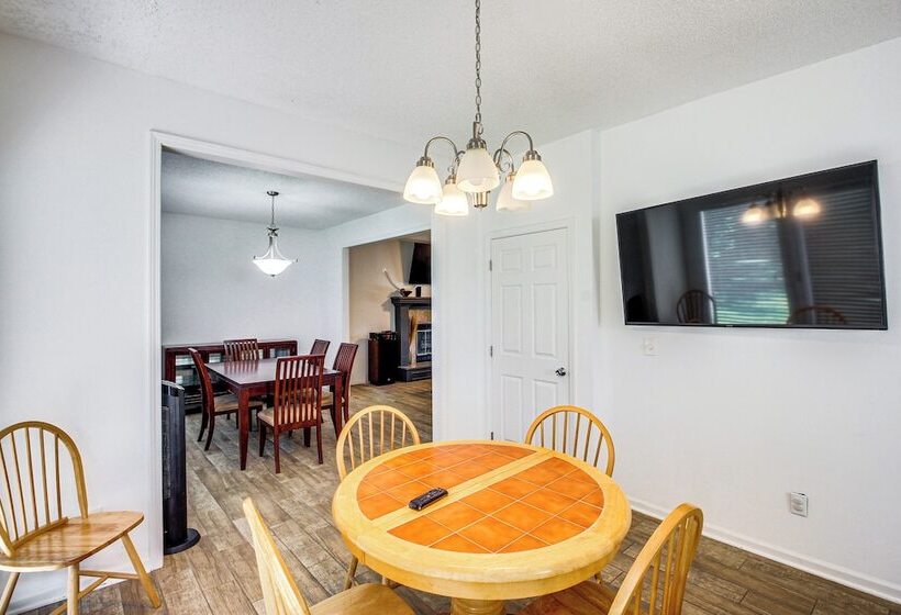 Spacious Olathe Home W/ Fireplace: Near Parks!