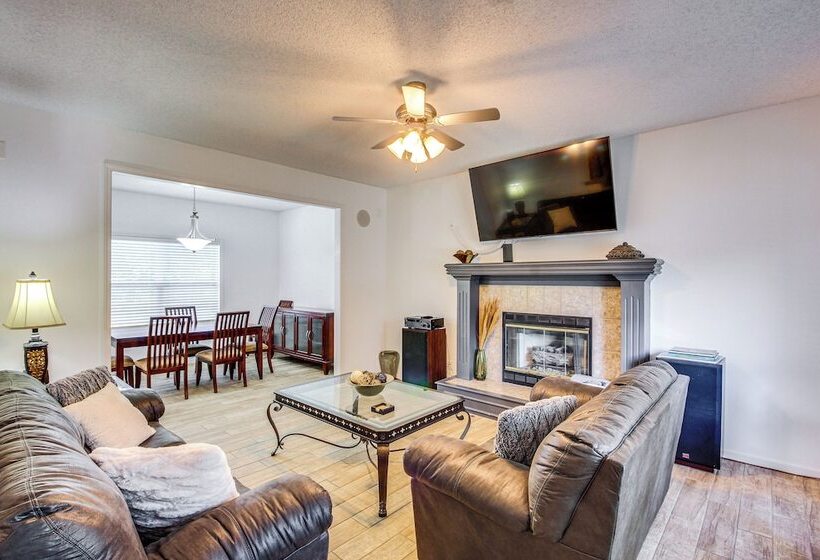 Spacious Olathe Home W/ Fireplace: Near Parks!