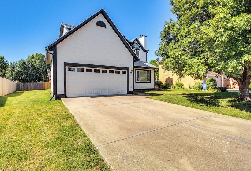 Spacious Olathe Home W/ Fireplace: Near Parks!