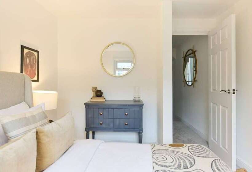 The Shepherd S Bush Wonder   Trendy 4bdr Home With Garden + Terrace